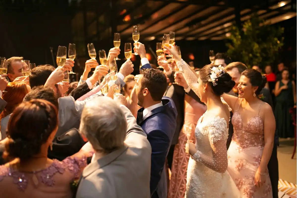 Les rituels de mariage en Amérique du Nord : traditions ancestrales et pratiques contemporaines Photo de Randy Fath sur Unsplash